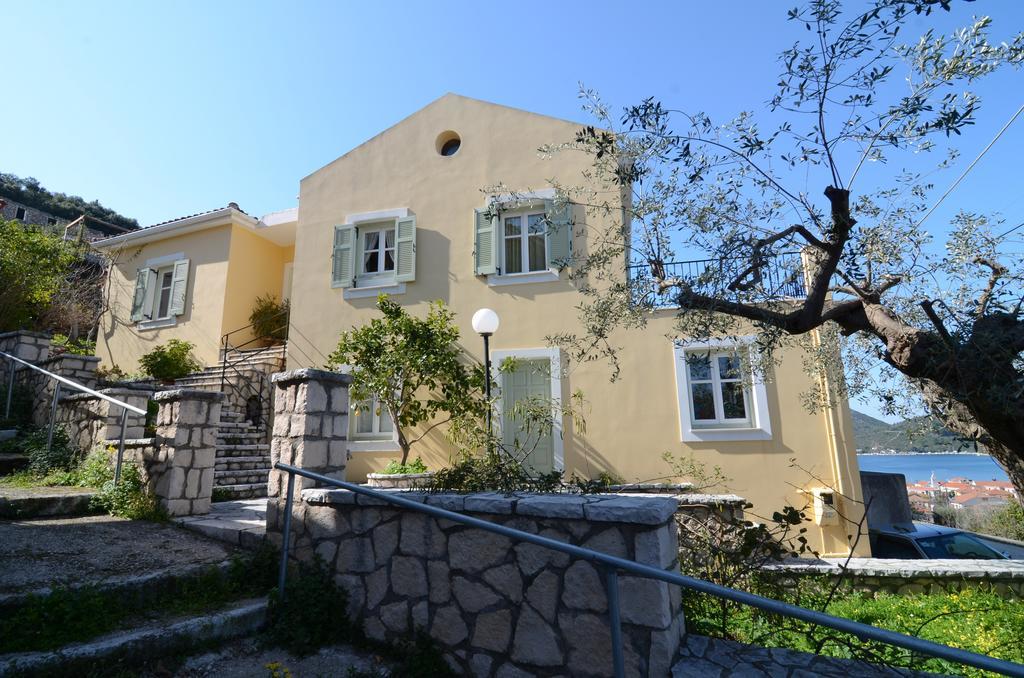 Yellow House Ithaca バティ 部屋 写真