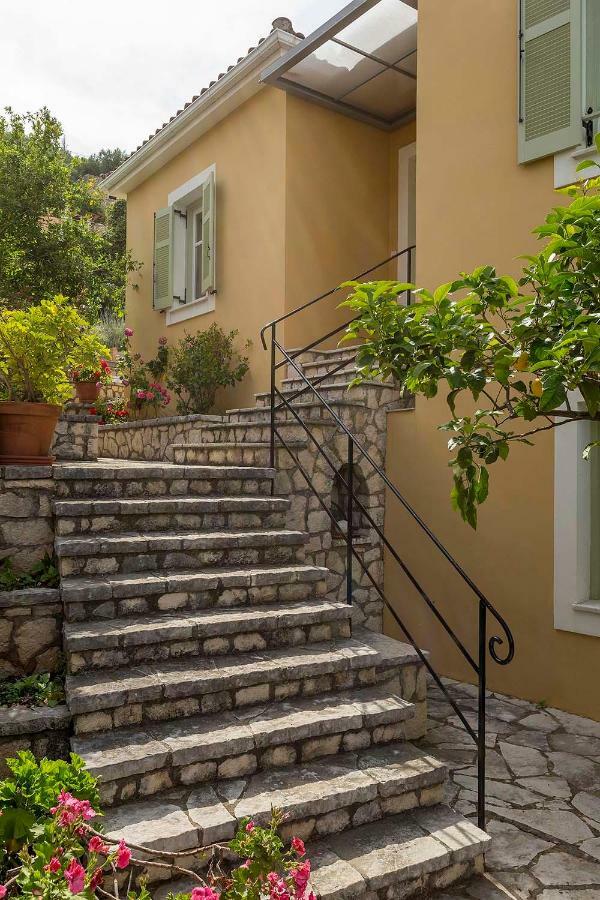 Yellow House Ithaca バティ エクステリア 写真