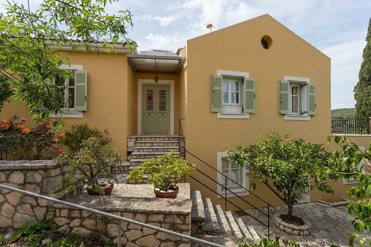 Yellow House Ithaca バティ エクステリア 写真