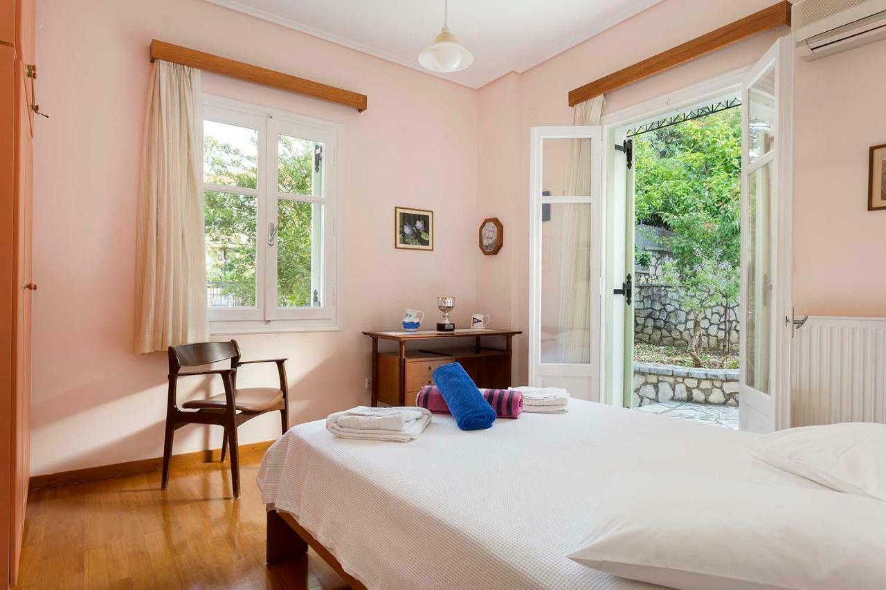 Yellow House Ithaca バティ エクステリア 写真